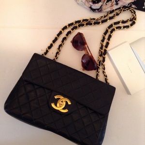 CHANEL Large Jumbo Flap Handbag